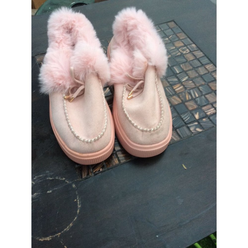 Pink furry tennis loafers size 7